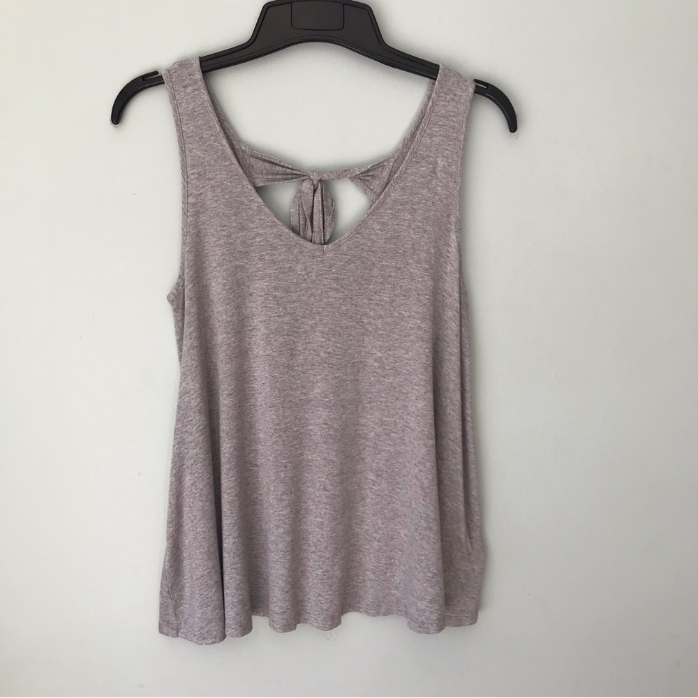 Grey short sleeve V-neck top with tie back. Medium. Great summer top